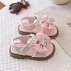 Sandalias de Moda para Niñas con Lazo Zapatos de Princesa 2026 Verano Nuevo Estilo Niños Suela Suave Elegantes Sandalias de Perlas Estilo Coreano
