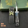 Fuente Dios Hoja del Cielo Lobo Fin Animación Cuchillo Mariposa Herramienta de Práctica Plegable Hoja sin Cortar Cuchillo de Sacudir la Mano con Cubierta de Cuero