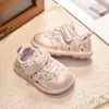 Zapatos para niña primavera y otoño 2026 nuevo modelo zapatillas infantiles suela suave antideslizantes para caminar zapatillas deportivas para niños pequeños