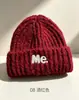 Nueva colección de otoño e invierno: Gorro de punto de alta calidad con bordado de letras, perfecto para actividades al aire libre, manteniéndote abrigado y protegiendo tus oídos, y además favorecedor para el rostro