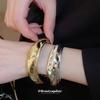 Pulsera Acrílica Ovalada Abierta Plisada Europea y Americana Pulsera Retro con Sentido del Diseño Pulsera Simple Atmosférica