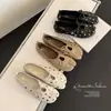 Bailarinas negras retro de punta redonda con tachuelas para mujer, nuevo estilo principios de otoño 2026, zapatos planos Mary Jane bajos