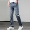 Jeans elásticos ajustados, jeans de corte holgado y pierna cónica, nueva colección otoño 2026, pantalones largos casuales, modernos y versátiles para hombre