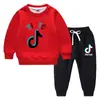 Conjunto de Sudadera para Niños Otoño/Invierno 2026, Nuevo Modelo Elegante para Niños Mayores, Forro Polar y Engrosado para Calor, Conjunto de Invierno de Manga Larga