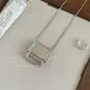Colar Pingente de Bolsa Estilo Cool de Metal Corrente Longa de Lã Elegante da Moda Outono e Inverno Nicho Colar de Alta Qualidade para Mulheres