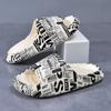 Chinelo Masculino de Verão com Sensação de Pisar em Cocô, Marca da Moda Antiderrapante de Sola Macia Chinelo de Exterior para Homens, Sandálias de Casal para Uso Doméstico e ao Ar Livre