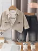 Conjunto de Ropa de Trabajo Estilo Primavera y Otoño para Niños, Conjunto de Tres Piezas Casual con Chaqueta y Jeans para Niños, Ropa Moderna de Otoño para Bebés de Manga Larga