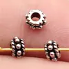 Diâmetro do furo aprox. 5x5x3,1 mm. 2mm 0,18g Prata antiga Pontos em relevo elevados Contas espaçadoras redondas