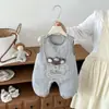Calça de plumas para meninos, agasalho quente, novo estilo outono e inverno 2026, macacão de desenho animado para bebês, calça de suspensório de plumas para bebês meninos