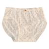 Calcinha feminina leve e delicada com estampa de bolinhas, confortável, nude, com cobertura total no quadril, em PP (polipropileno) respirável e que não aperta.