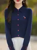Cárdigan de Punto Fino de Lana con Cuello Polo 2026 Primavera Nuevo Estilo Flamenco Puño con Pedrería Abertura Superior Chaqueta