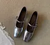 Sapatos Mary Jane com strass estilo francês Chuyuji para mulheres, novo modelo 2026, com aumento interno de altura, confortáveis para os pés, sapatos de salto baixo de corte raso