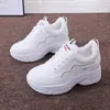 Tênis Chunky Masculino de Comércio Exterior para Mulheres, Popular nas Redes Sociais, Versátil para Primavera e Outono, Novo Tênis Esportivo de Couro com Solado Grosso, Sapatos Casuais para Mulheres