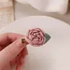 Pasador Pequeño de Camelia Xiangfeng para Mujer 2025 Nuevo Clip Lateral de Flor de Gama Alta Clip de Flor Rosa para Flequillo