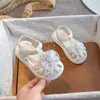 2026 Verão Bebê Menina Touca de Cabeça Vazada Sandálias Bebê Criança Pequena Sapatos Caminhantes de Solado Macio Antiderrapante Anti-pancada Sapatos de Princesa