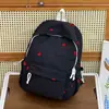 Nova mochila escolar para meninas, mochila com bordado de coração, grande capacidade, alto apelo estético, adequada para alunos do ensino fundamental, médio e médio