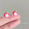 Perro de Canela Súper Lindo Llevando un Sombrero de Cabeza de Manzana, Corazón Lindo Femenino, Pendientes Dulces, Pendientes Versátiles Infantiles, Pendientes para Estudiantes