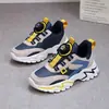 Sapatos Infantis Primavera e Outono Novo Estilo Tênis Esportivo com Fivela Giratória para Meninos Superfície de Couro Impermeável Respirável Tênis de Corrida Infantil Sapatos para Meninas
