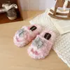 Pantufas fofas e doces florais para meninas, nova coleção outono/inverno 2026, forradas com fleece para aquecimento, pantufas de algodão slip-on versáteis e confortáveis.