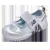 Tênis Esportivo de Treino para Meninas Estilo Coreano 2026 Novo Modelo Primavera Campus Infantil Versátil Outdoor Casual Respirável Tênis de Corrida