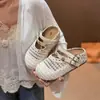 Mules cerrados de suela gruesa para aumentar la altura estilo Birkenstock para mujer, aptos para uso en exteriores, nuevo modelo verano 2026, sandalias tejidas de malla calada