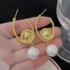 Novos Brincos de Metal com Bola Envolvida Estilo Europeu e Americano Design Exagerado Brincos de Pérola Brincos de Luxo