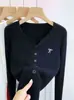 Suéter de punto trenzado de color liso con cuello redondo bordado, cárdigan de punto de una sola fila para mujer otoño/invierno, top de punto de hilo de núcleo