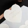 Pegatina Autoadhesiva Papel con Textura de Madera Personalizado Estampado en Caliente Cóncavo y Convexo Impresión de Marca Logotipo Código QR Etiqueta Selladora para Té de Leche