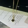 Collar de Clavícula Mini Trébol de Cuatro Hojas de 9 mm de Alta Gama Van Gogh para Mujer, Colgante Flor de la Suerte de Plata Pura Ágata Roja Oro Rosa 18K