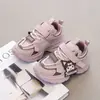Zapatos de algodón para niñas 2025 nuevos cómodos y frescos nuevos zapatos para niños niños medianos y grandes niña de dibujos animados zapatos de papá estilo primavera