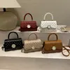 Bolsa de Mano de Lujo Transfronteriza Bolsa Caja 2026 Nueva Transfronteriza Versátil Tachonada Hombro Cruzada Pequeña Cuadrada Bolsa de Viaje