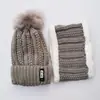 Otoño e invierno Nuevo con terciopelo acolchado logo de letra B bola de lana gorro de lana tejido bufanda traje cálido de dos piezas para mujer
