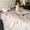 Bordado em Toalha Algodão de Fibra Longa Acetinado 100S Conjunto de Roupa de Cama de Quatro Peças 100% Algodão Capa de Edredom 100% Algodão Lençol Universal para Todas as Estações Estilo com Elástico