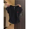 Camiseta Feminina com Pregas Laterais, Decote V, Manga Curta - Novo Estilo 2026, Ajuste na Cintura, Caimento Slim, Valoriza o Corpo, Top Rosa Lótus, Moda Verão