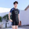 Traje de baño de dos piezas Nabeimei 2026 para hombre, Traje de surf de manga corta con protección solar para aguas termales, Entrega directa del fabricante mayorista