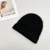 Gorro 100% Lana de Cachemir Grado A, Suave y Amigable con la Piel, Estilo Relajado y Perezoso, Impresionantemente Hermoso "Luz de Luna Blanca."