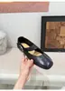 Sapatos femininos quadrados com fivela estilo fada, nova versão coreana do outono de 2026, mocassins rasos planos de sola macia para mulheres