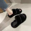 Pantuflas Esponjosas Antideslizantes de Moda Casual para Uso en Exteriores 2026 Otoño/Invierno Nuevas de una Sola Tira Con Felpa Cálida de Algodón Tallas Grandes