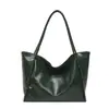 Bolsa de ombro feminina nova, da moda, cor sólida, estilosa, fofa, simples, versátil e casual, com grande capacidade, uma bolsa feminina retrô