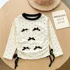 Nueva colección de Primavera y Otoño: Camisetas básicas de manga larga con cuello redondo para niñas, con lindos estampados de moños, disponibles al por mayor