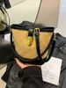 Bolsos Pequeños de Moda para Mujer de Este Año 2026 Nuevo Bolso Cruzado Versátil Bolso de Mano Retro Casual Bolso Cubo Acolchado