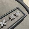 Aretes de Mariposa Hueca de Zircón de Diamante Completo para Mujer Diseño Nicho de Lujo Ligero Sentido de Alta Gama de Lujo Ligero Aretes de Celebridad de Internet Elegantes Combinan con Todo