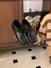 Otoño 2026 Estilo Coreano Ultra-Retro Punta Dividida Piel de Cerdo Sencillos Versátiles Mocasines Zapatos Planos Redondos para Mujer Negros