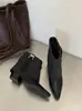 Diseño único, botines elegantes para mujer, nueva colección otoño 2026, con hebillas metálicas, un look chic y versátil para el trabajo, y un estilo retro con punta fina