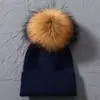 Chapéu de Lã com Pom Pom Tricotado Novo Quente para Outono e Inverno Cor Lisa Mistura de Lã Chapéu para Frio Venda Direta do Fabricante Pom Pom de Lã Material Opcional