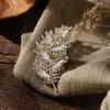 Moda Estilo Coreano Nuevo Broche Creativo de Hoja con Pedrería, Elegante y Moderno Accesorio Pin Pinza para Bufanda Antiexposición para Mujer