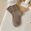 Nuevos calcetines gruesos y cálidos de rizo para otoño e invierno para casa y dormir, amigables con la piel y cómodos, estilo retro, calcetines de media pantorrilla con forro polar para mujer