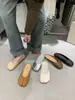 Zapatos de pezuña de cerdo con punta dividida 2023 verano nuevo boca poco profunda punta plana zapatillas de media cubierta suela blanda slip-on zapatos mueller