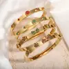 Pulsera Popular Retro Europea y Americana de Textura de Acero Inoxidable Hebilla de Zirconia con Forma de Corazón de Melocotón Chapada en Oro de 18K Pulsera de Joyería para Mujer