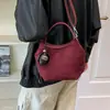 Bolso de cubo de otoño nuevo y elegante, perfecto para ir al trabajo, con acabado de gamuza y diseño retro, un bolso de hombro simple y elegante para mujer, colección 2026